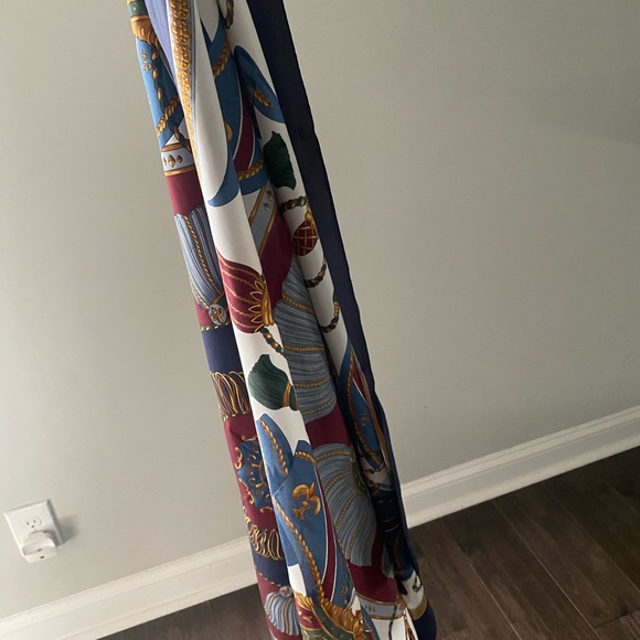 Beautiful silk scarf - Picture 7 of 8